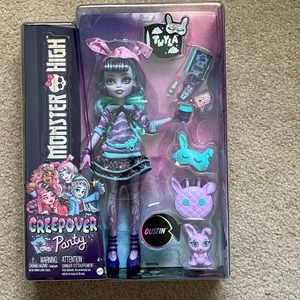 NIB Monster High Creepover Party - Twyla Doll